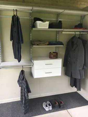 Closet shelving