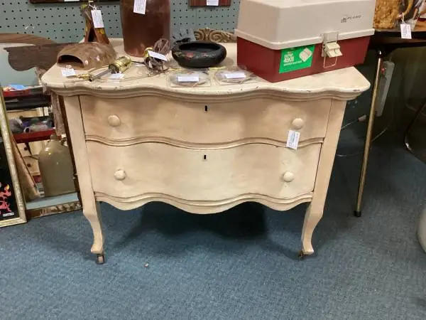 VINTAGE CHEST W/2 DRAWERS ON ROLLERS