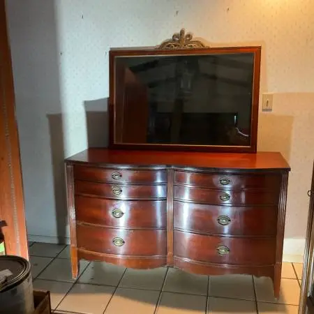 Vintage Dixie mahogany bowfront dresser with mirror