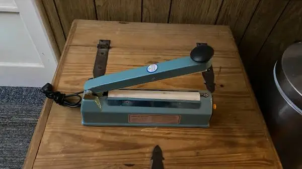 Impulse heat sealer