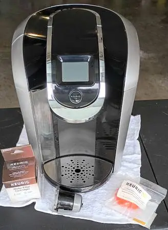 Kuerig 2.0 K200 with K-pod and pin cleaner