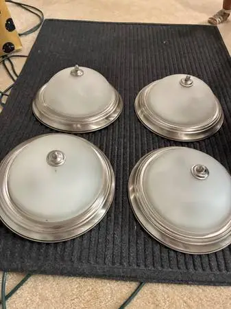 Builder grade lights great condition