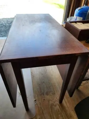 PERFECT SIZE DUAL DROP LEAF DINING ROOM TABLE