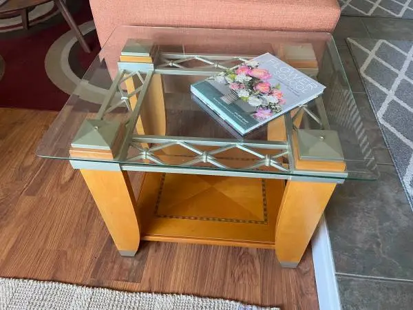 Table - Side Table w/Glass Top