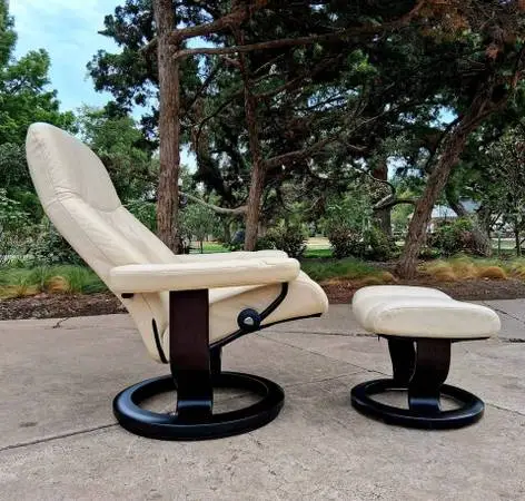 Leather Ekornes Stressless Consul Recliner and Ottoman