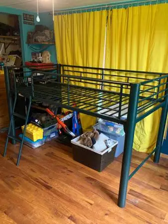 Loft bed, twin