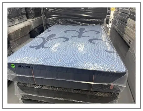 Queen Size Stearns & Foster Lux Estate Hybrid Mattress & Box Bed Set