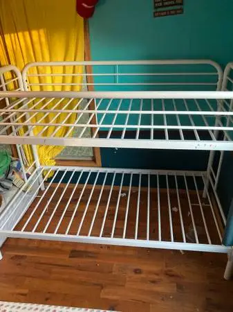 Metal bunk bed