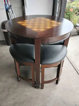 Chess table with storage for pieces