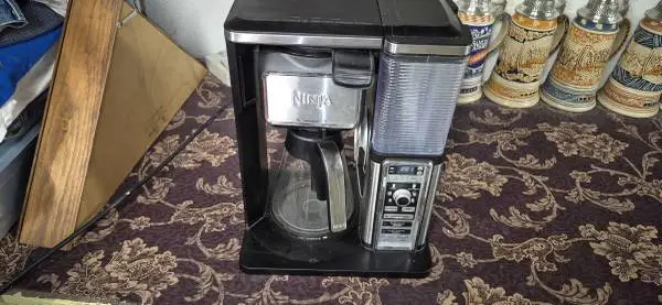 NINJA COFFEE MACHINE MAKER LQQK!!!!