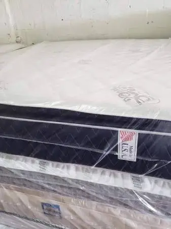 (New) King pillowtop mattress & boxes