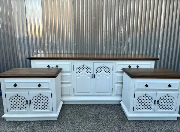 Gorgeous 4 Piece Hi-Quality Real Wood Bedroom Set