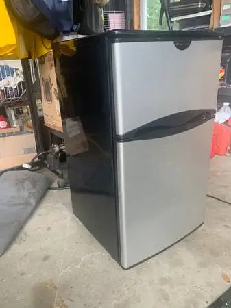 Dorm size refrigerator/freezer