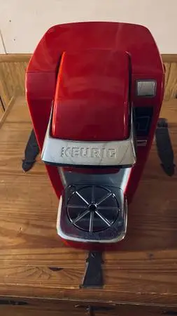 KEURIG COFFE MAKER