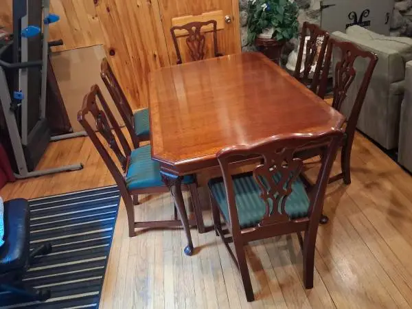 Mahogany Chippendale Style Dining Table, 6 Chairs, 2 Leaves, Plus