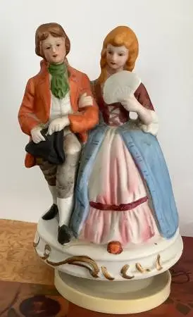 VINTAGE VICTORIAN-COLONIAL STYLE FIGURINES w/MUSIC WIND UP