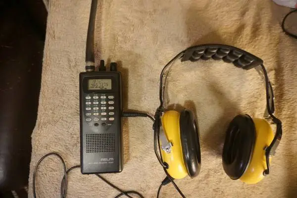 Relm HS100 Multi-Band Receiver W/Headphones Raceway