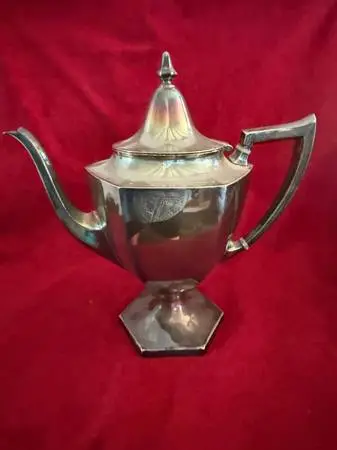 1947 Rogers Bros EPNS 9402 - Silver Plated Tea/Coffee Pot