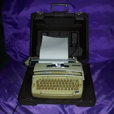 Smith And Corona Vintage Electric Type-Writer With Carrying Case
