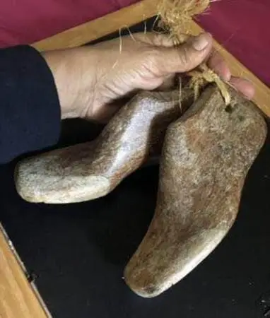 18th Century Pair of Child Shoe Form Wooden Shoes Mold is a Kids Size8