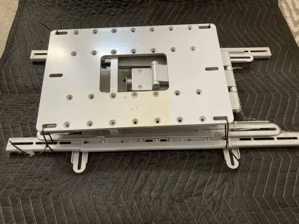 Super heavy duty TV / monitor mounting bracket