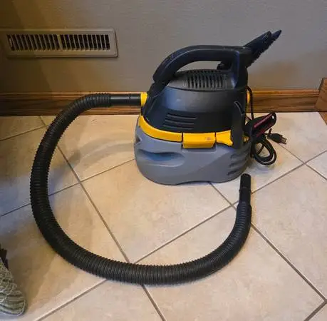 Wet-Dry Cannister Vacuum Cleaner