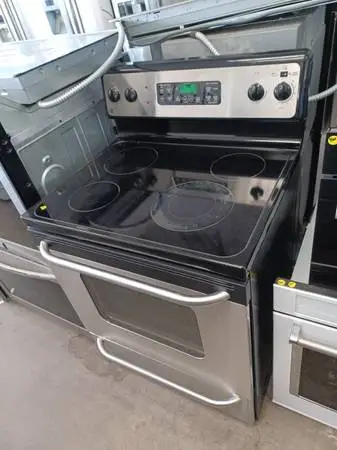 GE electric stove 4 burners Free delivery