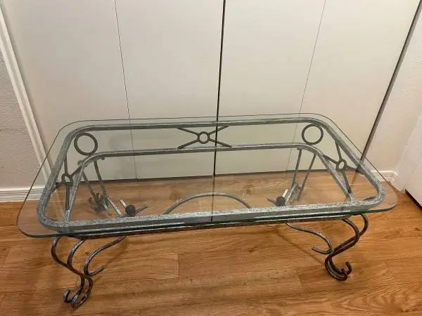 GLASS AND METAL COFFEE TABLE (RECTANGLE)