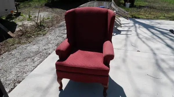 QUEEN ANN STYLE ARM CHAIR NICE (INDIANA MADE)