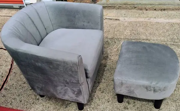 VELVET ACCENT CHAIR WITH FOOT STOOL 26x27x25 in