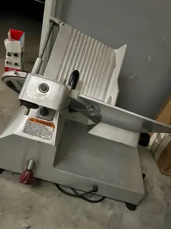 Commercial slicing machine
