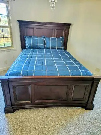 Queen 4-Piece Bedroom Set