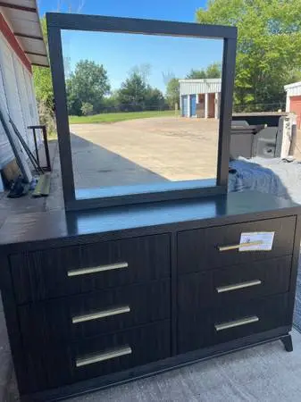 Long Dresser