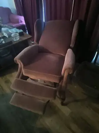 Victorian style Wingback Recliner Mauve?  Great Condition
