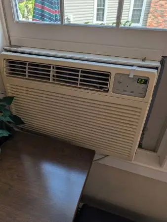 18000 BTU GE WINDOW OR WALL AIR CONDITIONER / 220 V