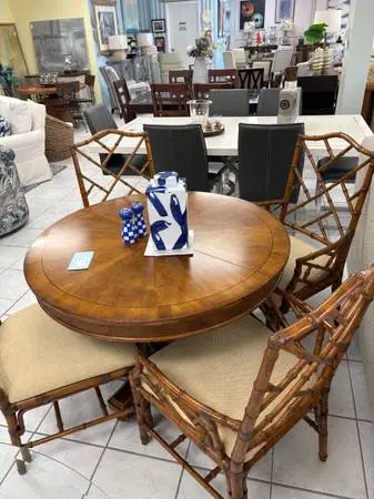 Round Coastal Style Wood Dining Table & 4 Chairs