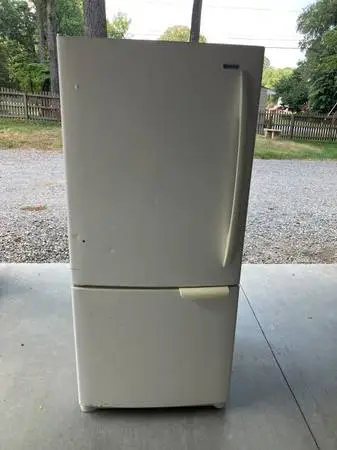 Refrigerator