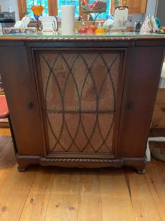 ~*~*~*Vintage RCA Victrola/Cabinet~*~*~*