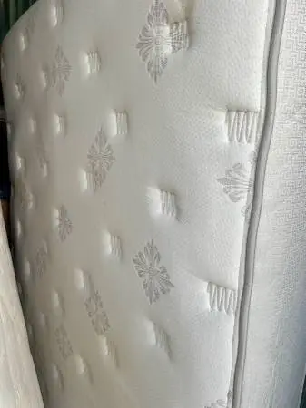 CLEAN QUEENSIZE SEALY MEDIUM FEEL MATTRESS