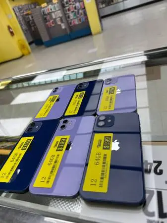iPhone 12 reg 64GB
