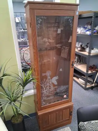 6ft locking gun cabinet with etched glass