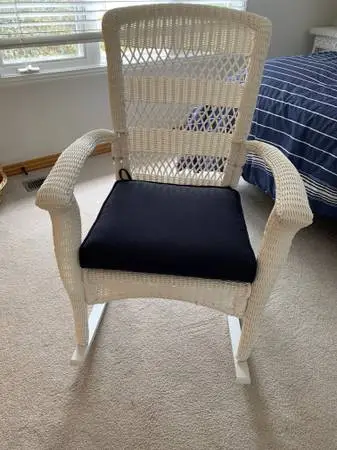 WHITE WICKER ROCKER - RESIN FIBER FOR LONG LIFE