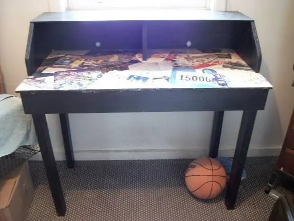 Desk - REAL WOOD - Has a Laminated Runner Running Theme, Sturdy!!!