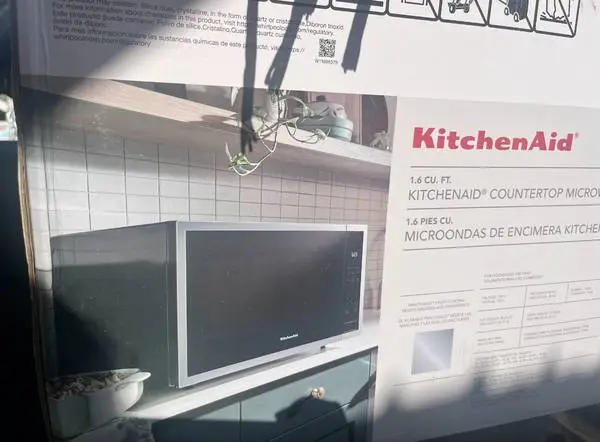 New Kitchen Aid countertop microwave