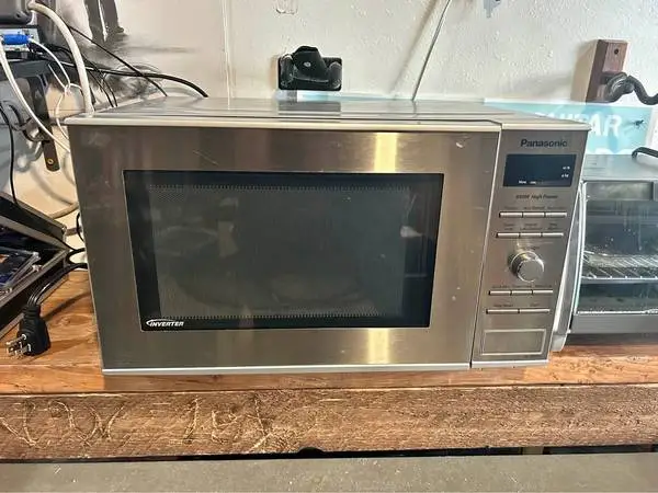 PANASONIC 950W MICROWAVE