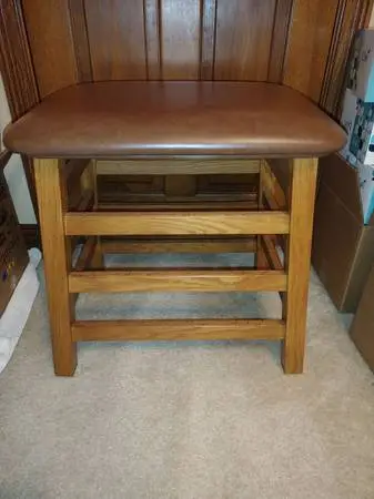 Brown stool excellent condition height 22 wide seat stationary no wheels
