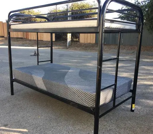 ****Twin Metal Bunk Bed w/Mattress****