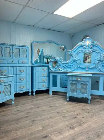 Gorgeous King Size Victorian Bedroom Set