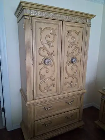 🛏️ QUEEN BEDROOM SET FOR SALE – $300 Beautiful solid wood Queen bedr