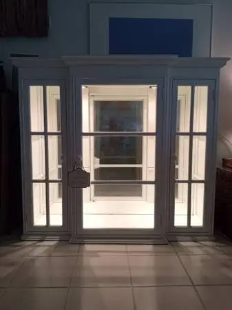 CABINET/ China ?  curio/ Glass shelves/Top only/LEADER  Furniture